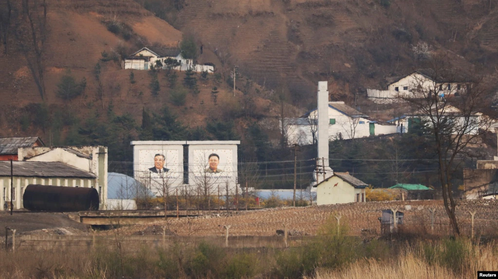 단둥에서 바라본 북한 신의주